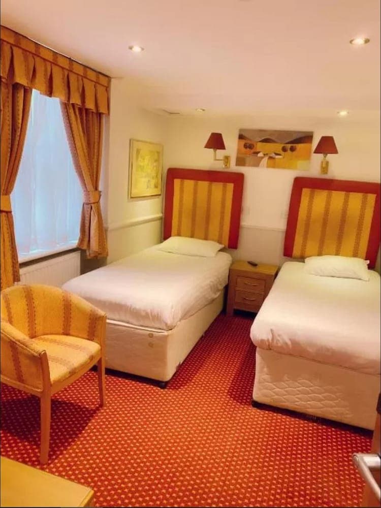 Hyde Park Radnor Hotel