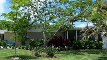 7201 Palm Dr 2 Bedroom Home by Redawning
