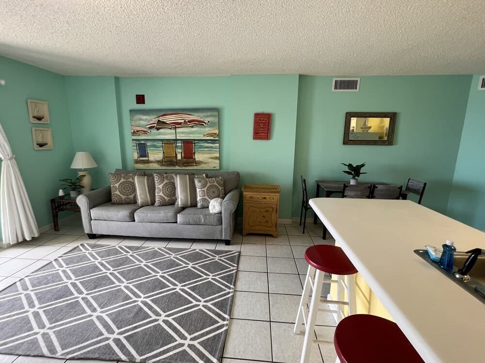 Tradewinds 507 2 Bedroom Condo by Redawning