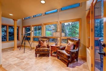 10 Mile Range Retreat - Peace, Seclusion & Access