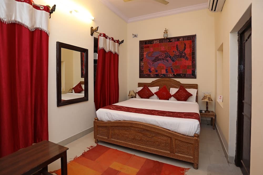 OYO 7485 Hotel Apollo