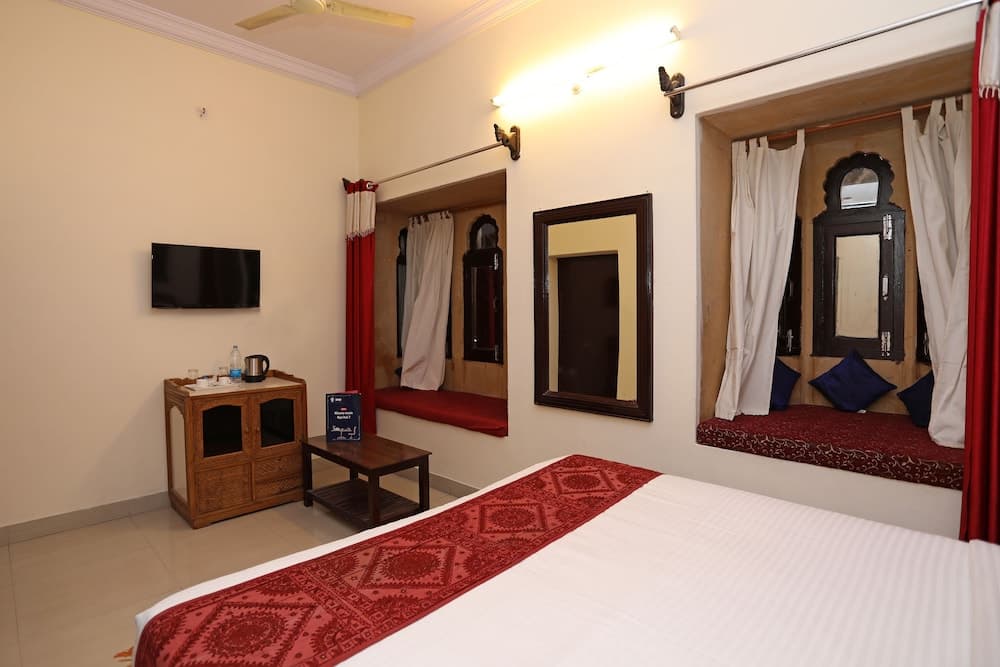 OYO 7485 Hotel Apollo