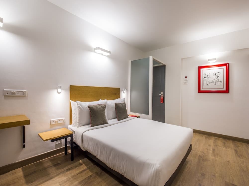 OYO Townhouse 022 Koregaon Park Pune