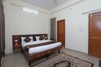 OYO 9878 Home Cozy 3BHK Geetanjali Hospital