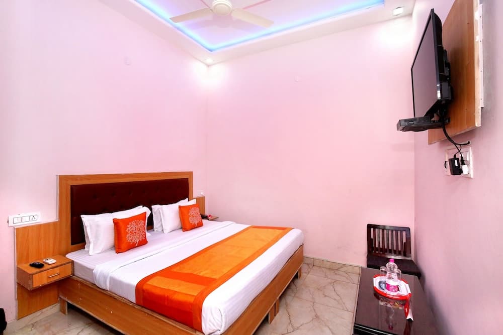 OYO 11497 Hotel Sharnam