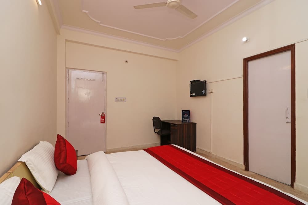 OYO 11452 Golden Castle Lodge