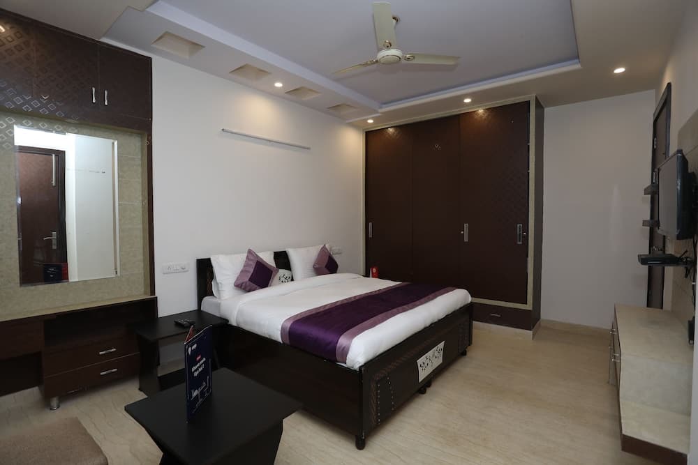 OYO 10960 Hotel Royal India