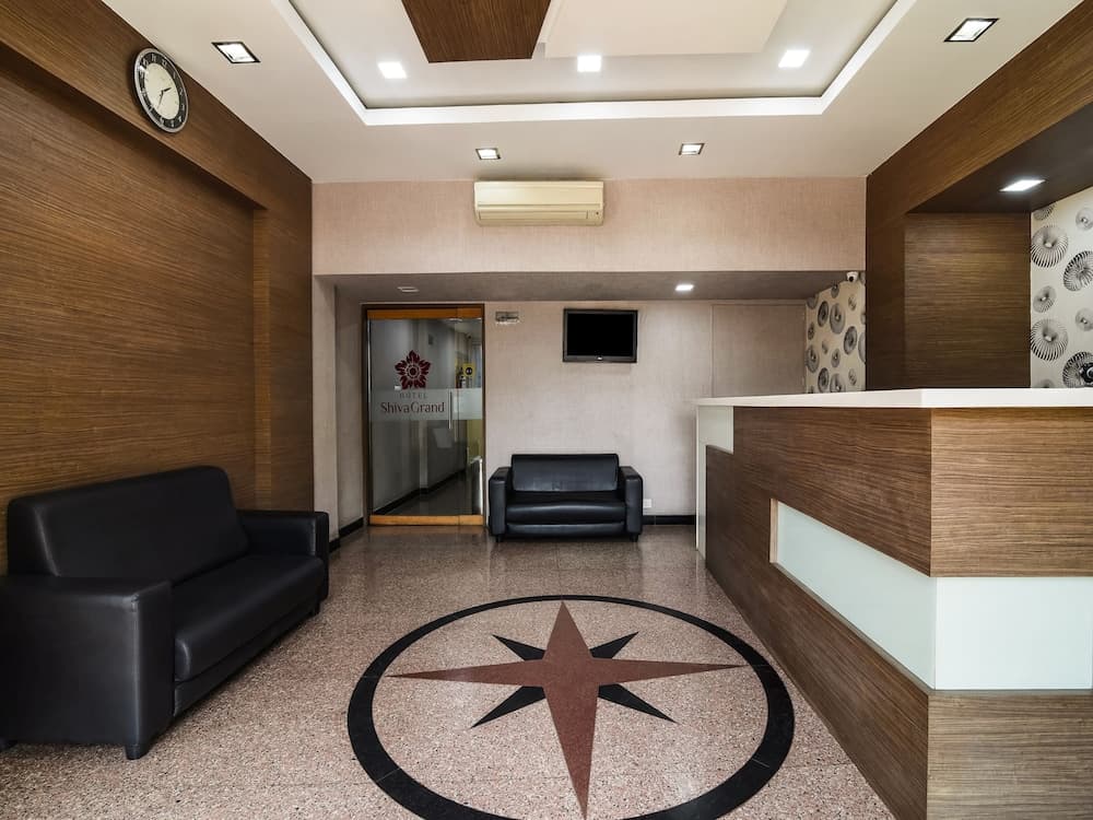 Capital O 11563 Hotel Shiva Grand Inn