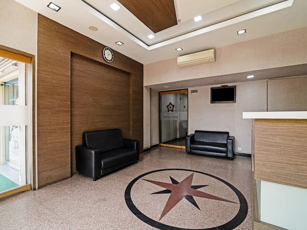 Capital O 11563 Hotel Shiva Grand Inn