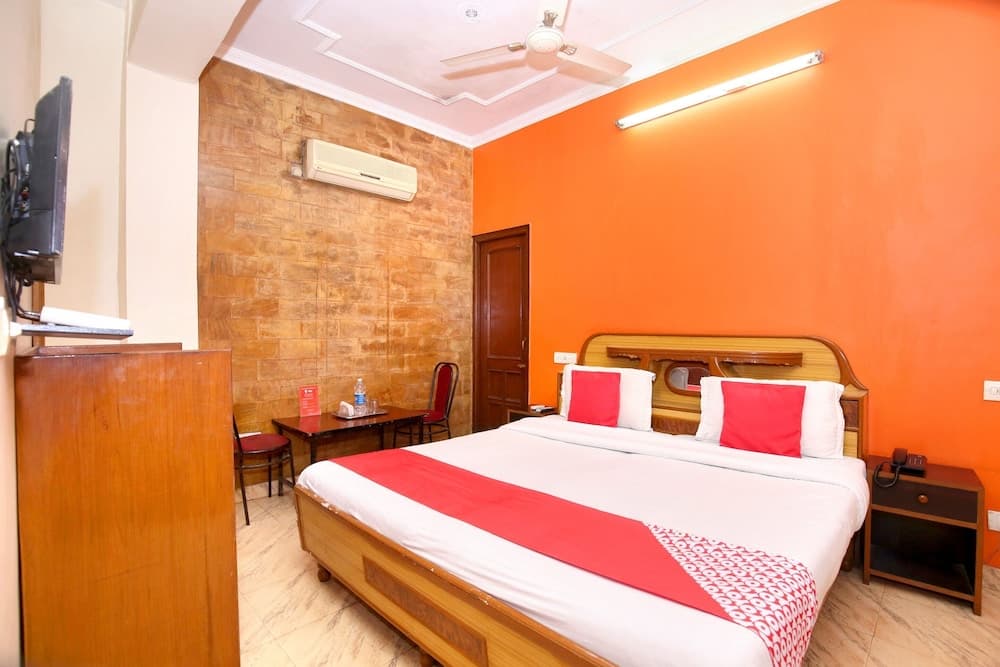 OYO 10239 Holiday INN Paradise