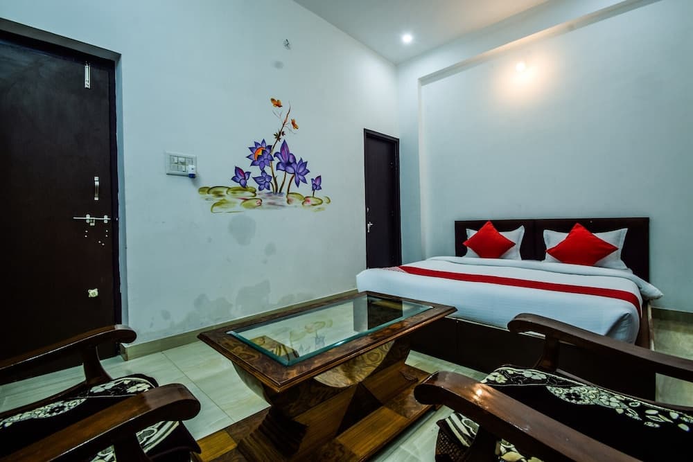 OYO 10682 Hotel Blue Lotus