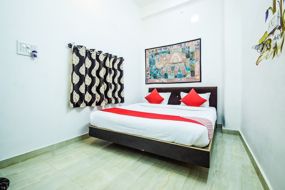 OYO 10682 Hotel Blue Lotus