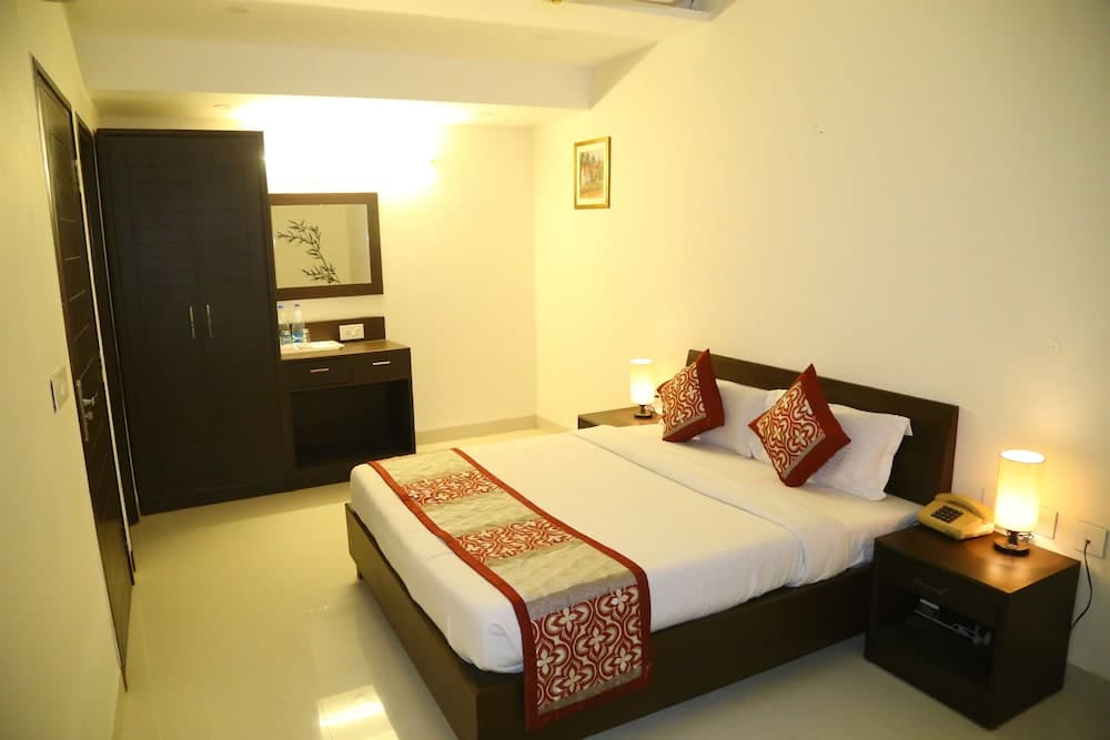 OYO 2690 Hotel Oscar Regency