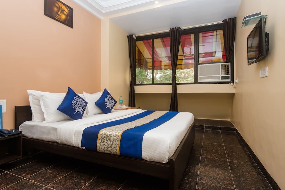 OYO 11672 Hotel Shubham