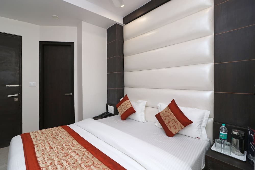 OYO 11593 Hotel Aman Guest House