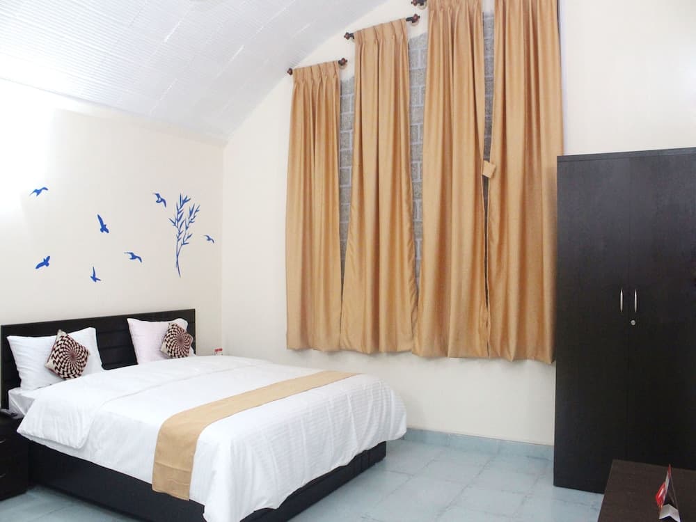 OYO 4641 The Sangh Gunny