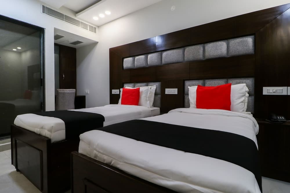 OYO 10540 Hotel JD Residency