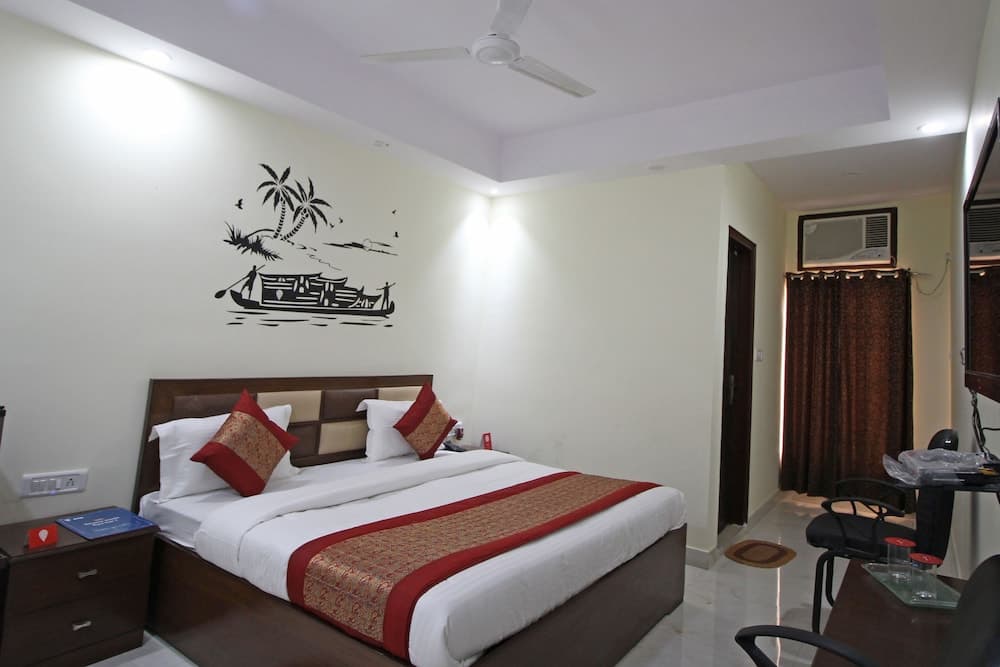 OYO 4882 Hotel Golden Park