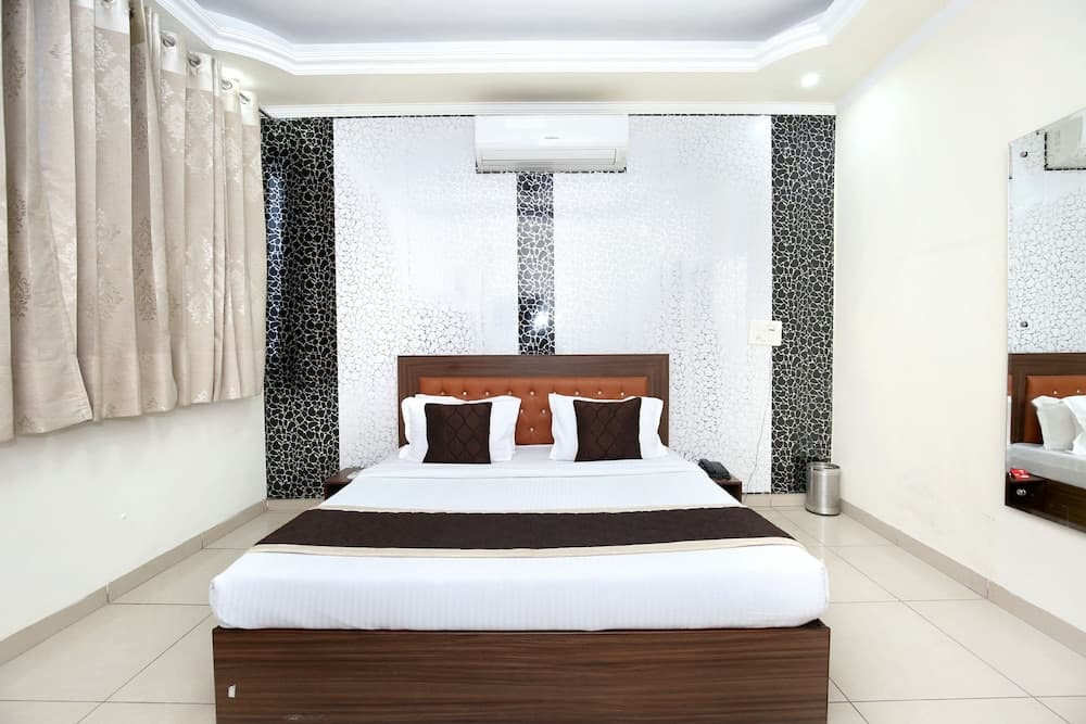 OYO 10832 Hotel JB 2