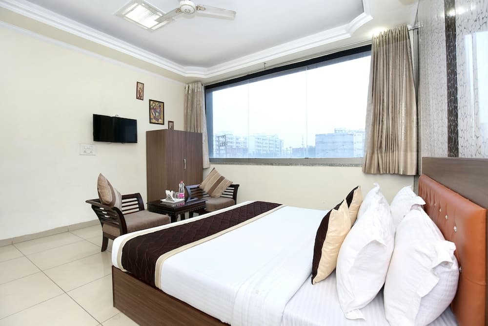 OYO 10832 Hotel JB 2