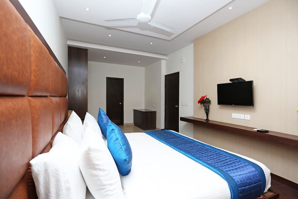 OYO 11337 Asian Hospitality