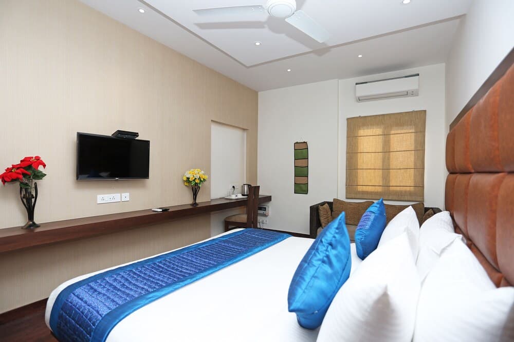 OYO 11337 Asian Hospitality