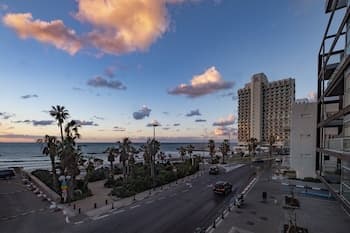 Panoramic Ocean View 1 min From the Sea