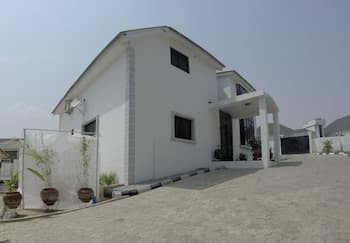 Ironhouse Guest Suites