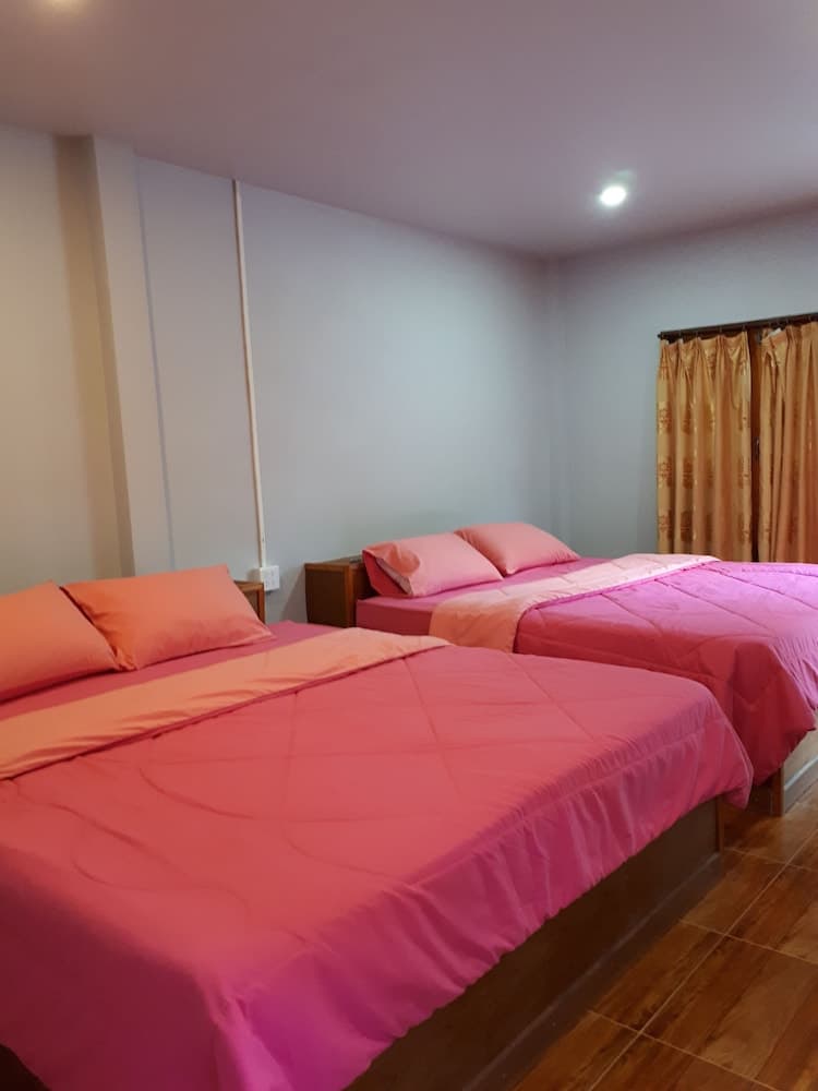 Longgaeng Wang Chompoo