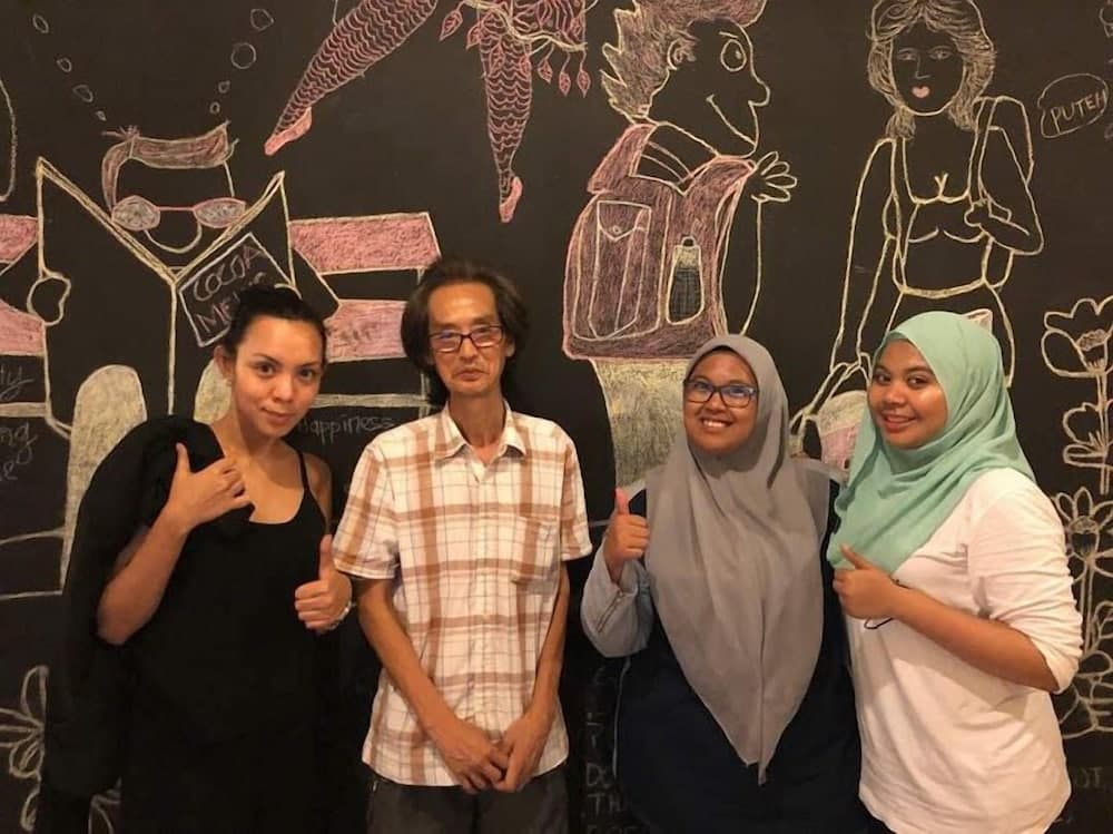 Cocoa Mews Cafe & Homestay - Hostel