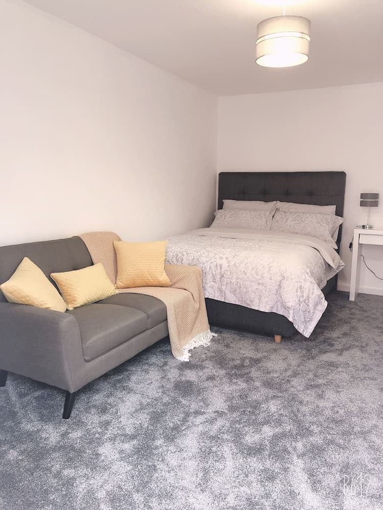 Two bedrooms self-contained flat with Free Parking - Flat 2