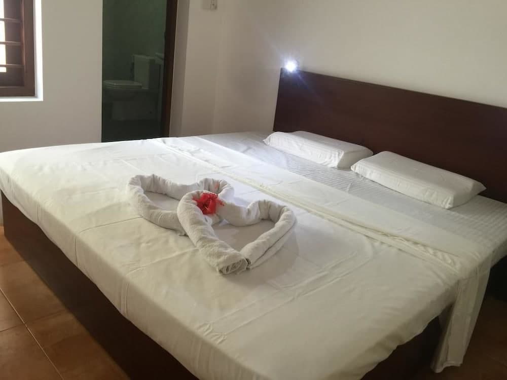 Waves Guest House & Turtle Restaurant