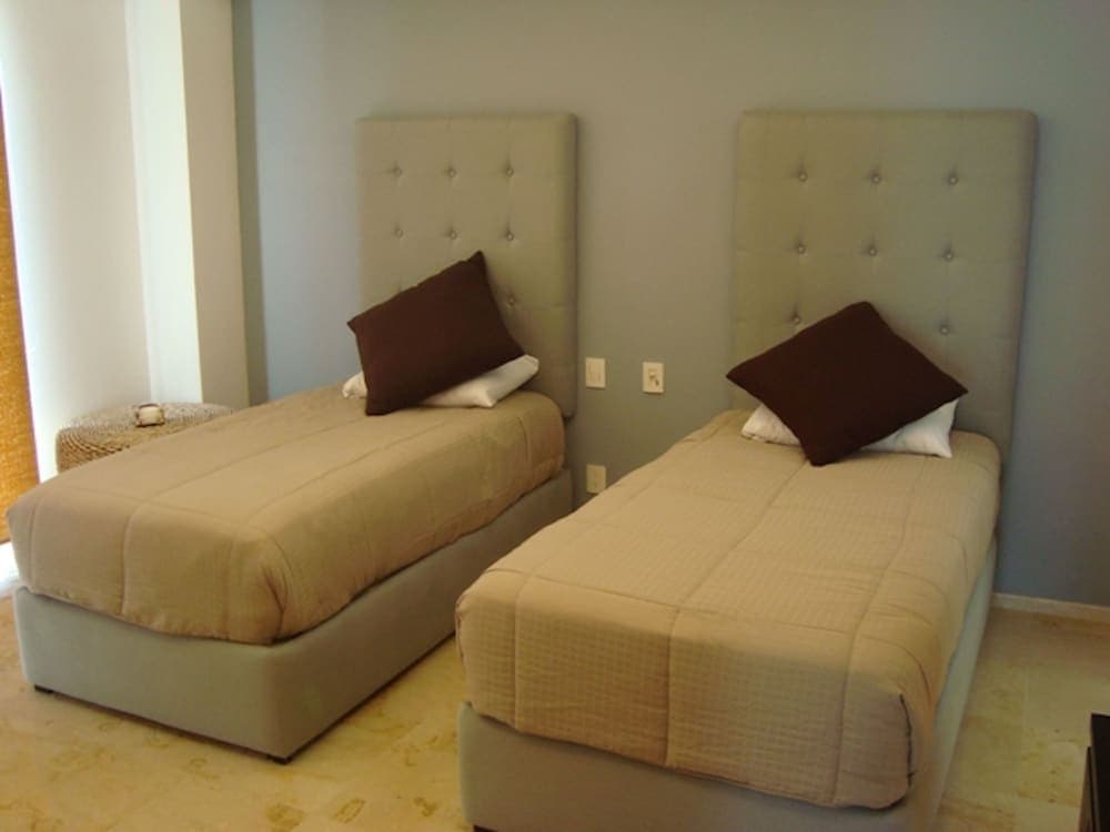 Unlimited Luxury ZAMORA Condo