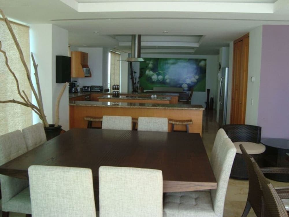 Unlimited Luxury ZAMORA Condo