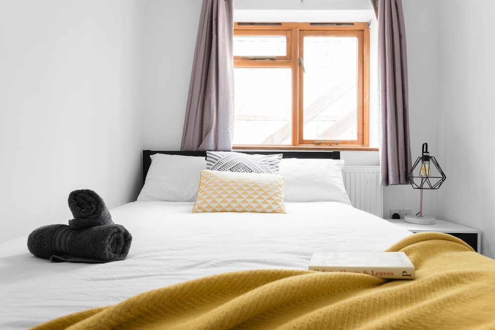 The Hive House - Large Light-Flooded 6BDR Townhouse