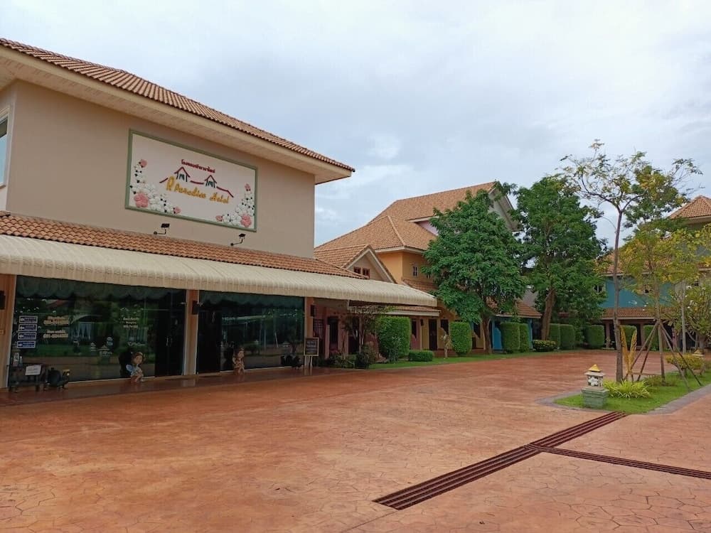 P Paradise Hotel