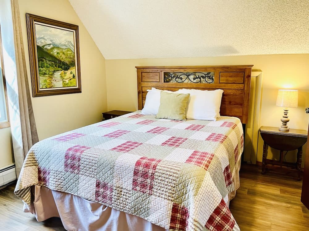 Grandma's Mountain Getaway - 3 Br Home