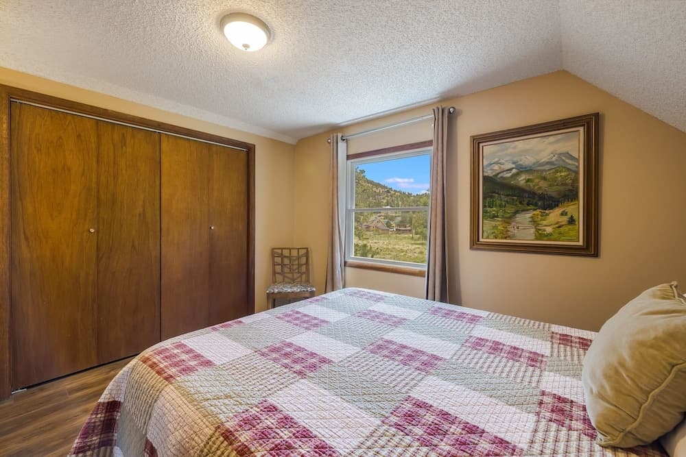 Grandma's Mountain Getaway - 3 Br Home