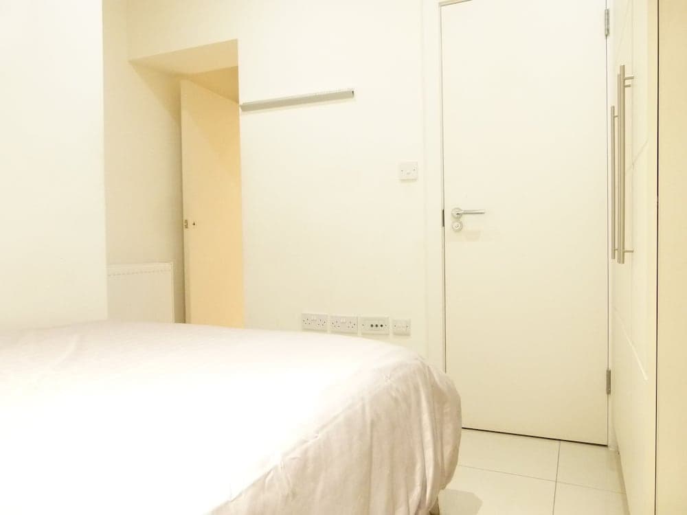 SS Property Hub - Apartment close to Hyde Park