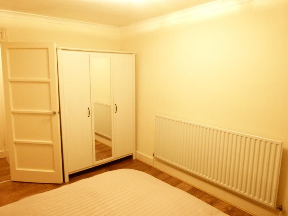 SS Property Hub - Canary Wharf Family Apartment