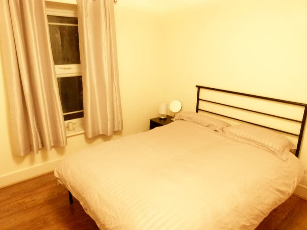 SS Property Hub - Canary Wharf Family Apartment