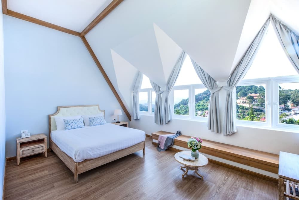 Dalat De Charme Village