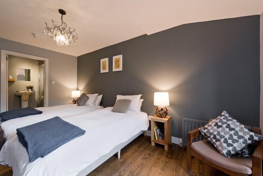 The elbowroom escape