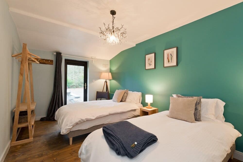 The elbowroom escape