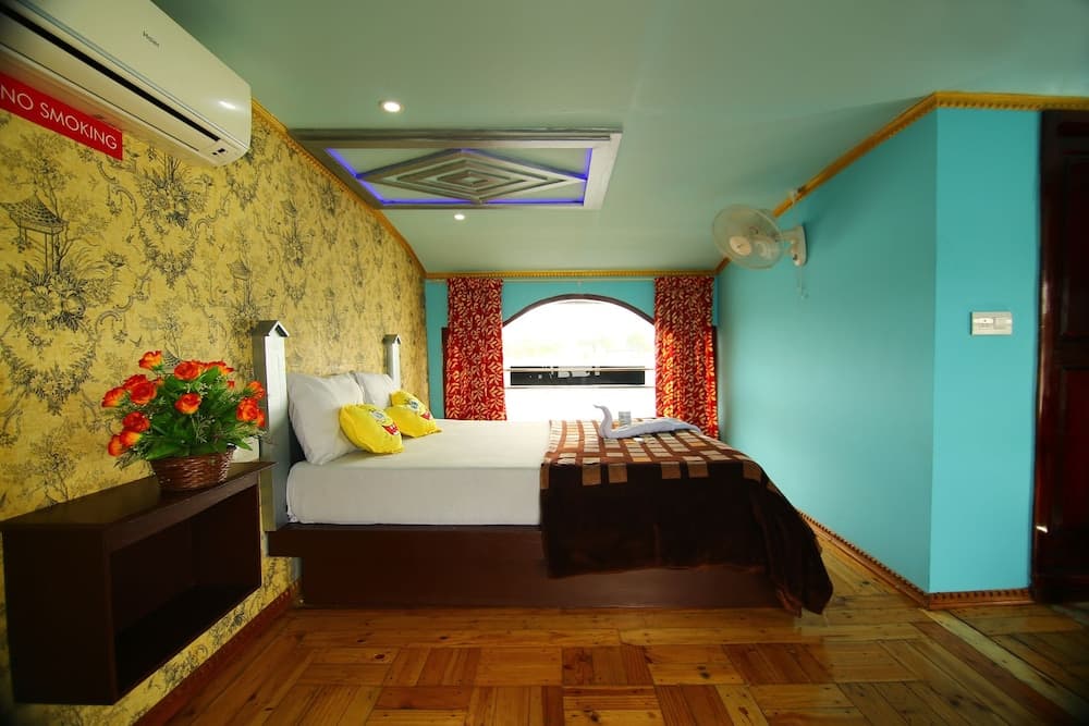 Beachparadise  Daycruise houseboat