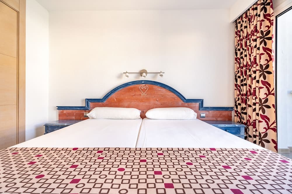 Apartamentos Cabau Cala Nova