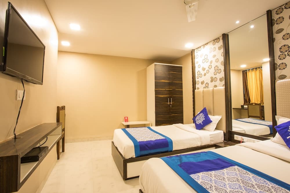 OYO 5253 Hotel Orange Lily