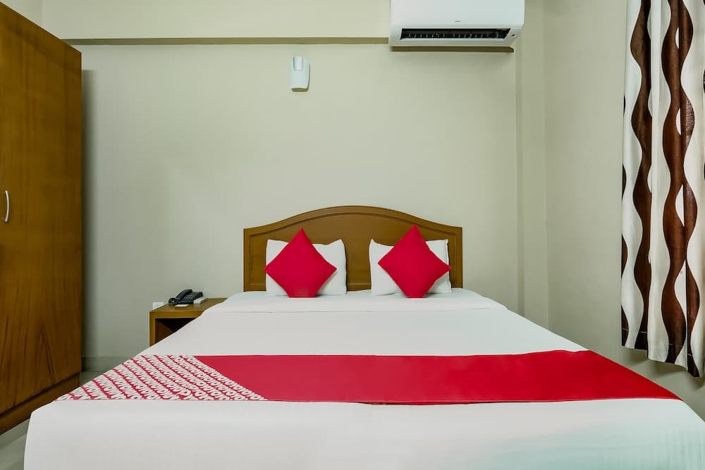 OYO Flagship 240 Southern Railway Station