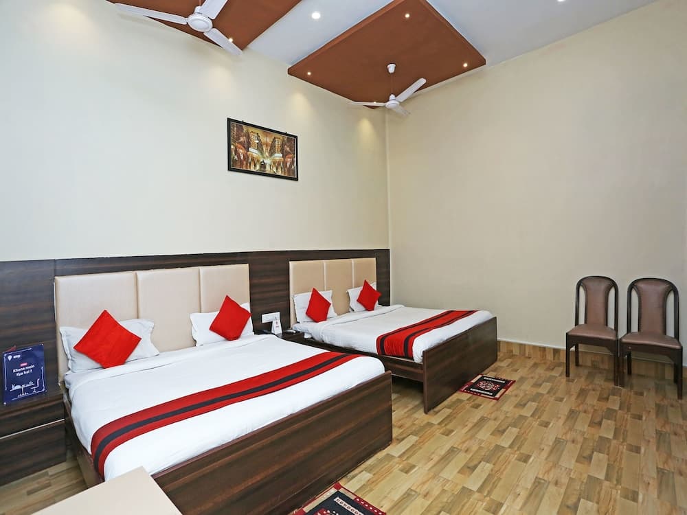 OYO 7742 The Hotel Marina