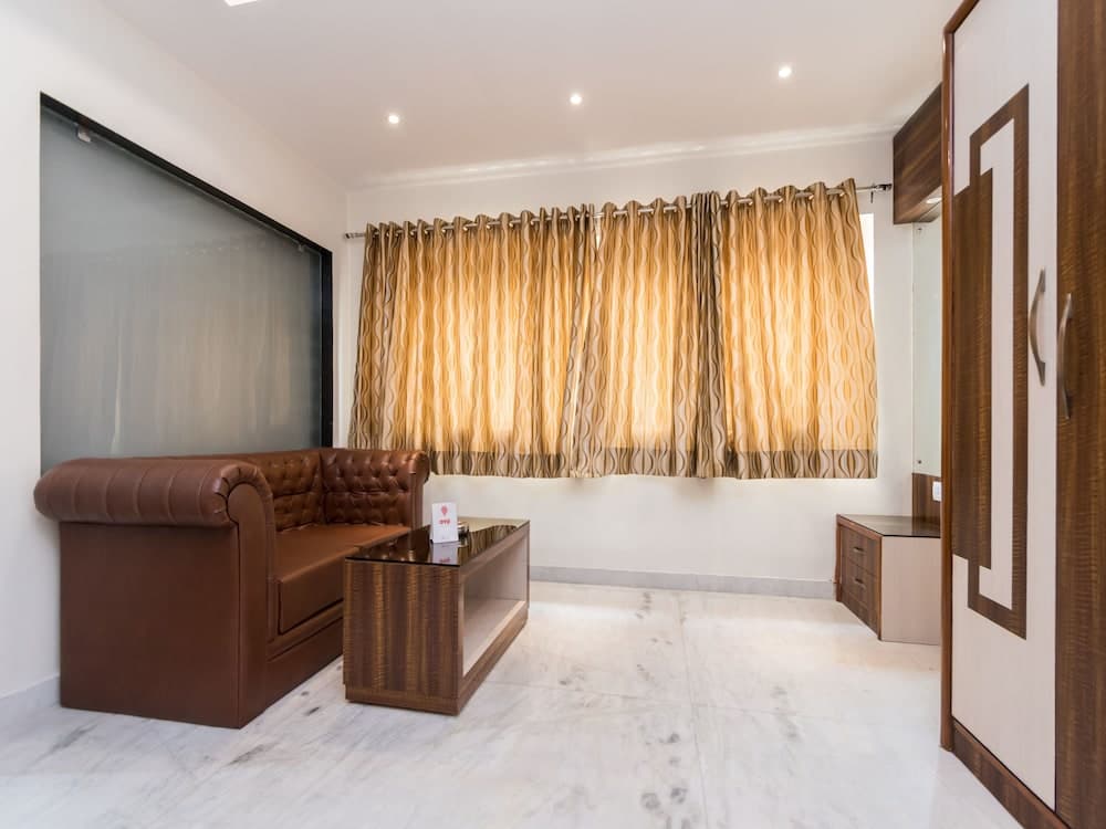 OYO 9390 Golden Afreen